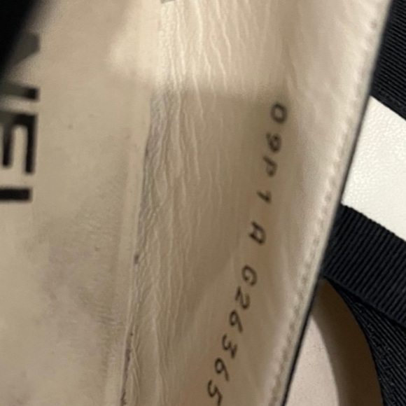 Authentic Chanel ballet flats white and black.
Classic shoes in good used cond - Picture 7 of 10